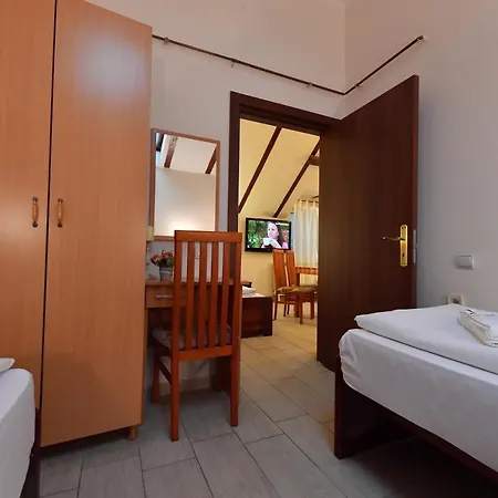 & Stojic Gostinjska kuća 2*