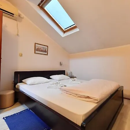 & Stojic Guest house